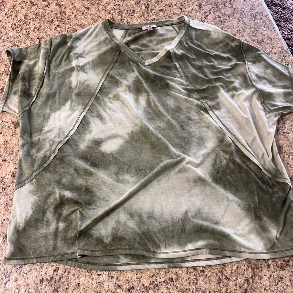 Gigio boutique Olive Green Tie-Dye Short Sleeve Oversized Top